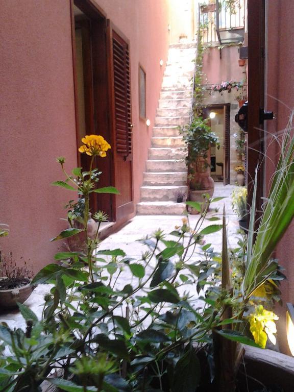 Il Cortile Fiorito Trapani Exterior foto